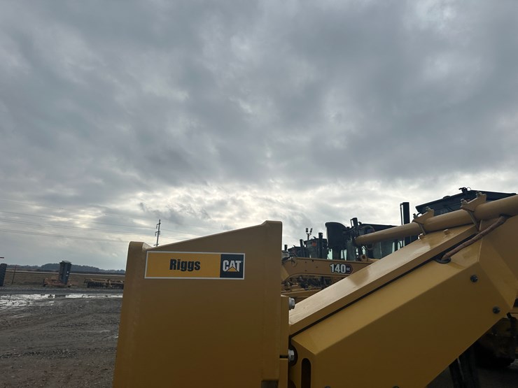 2022-caterpillar-140gc-image-38