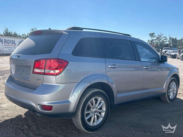 2015-dodge-journey-sxt-image-3