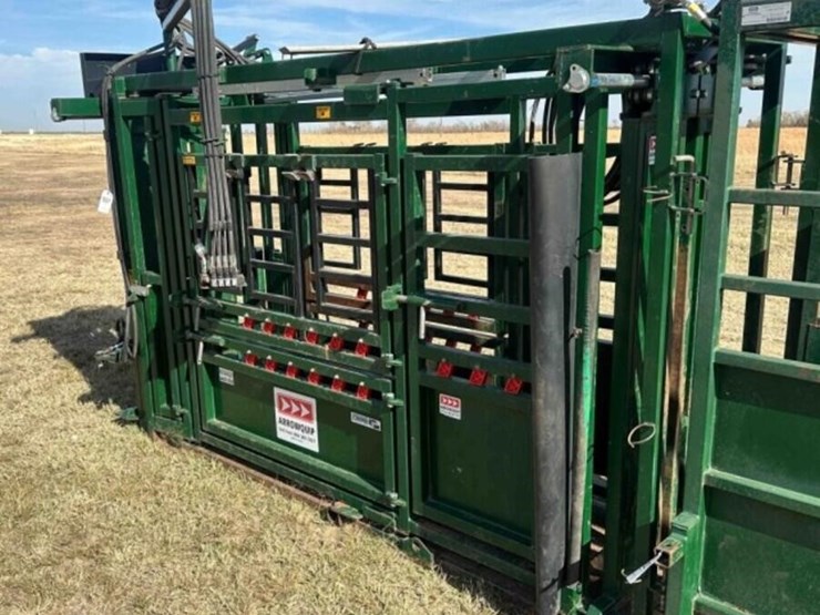 arrowquip-cp-1050-hydraulic-squeeze-chute-image-2