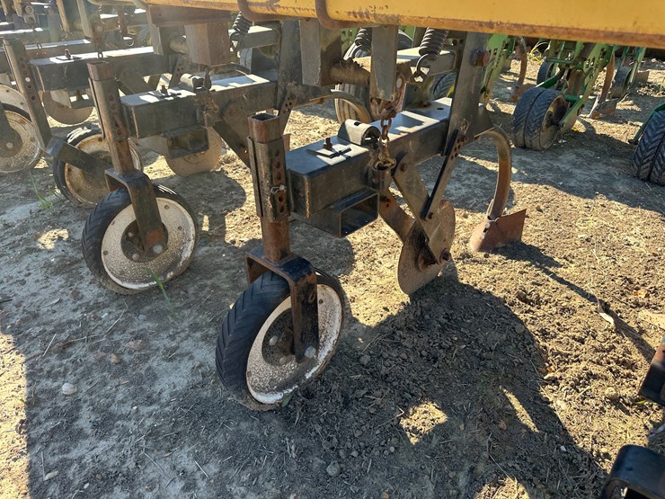 #33726-•-16-row-30"-cultivator-image-7