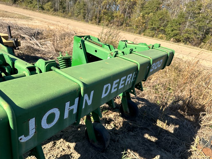 #33728-•-16-row-30"-cultivator-image-41