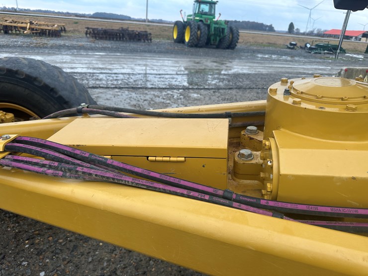 2022-caterpillar-140gc-awd-image-39