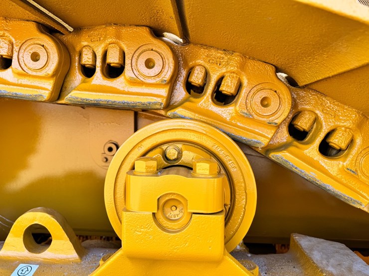 2019-caterpillar-d8t-image-13