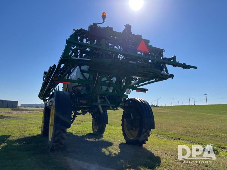 2021-john-deere-r4044-image-16