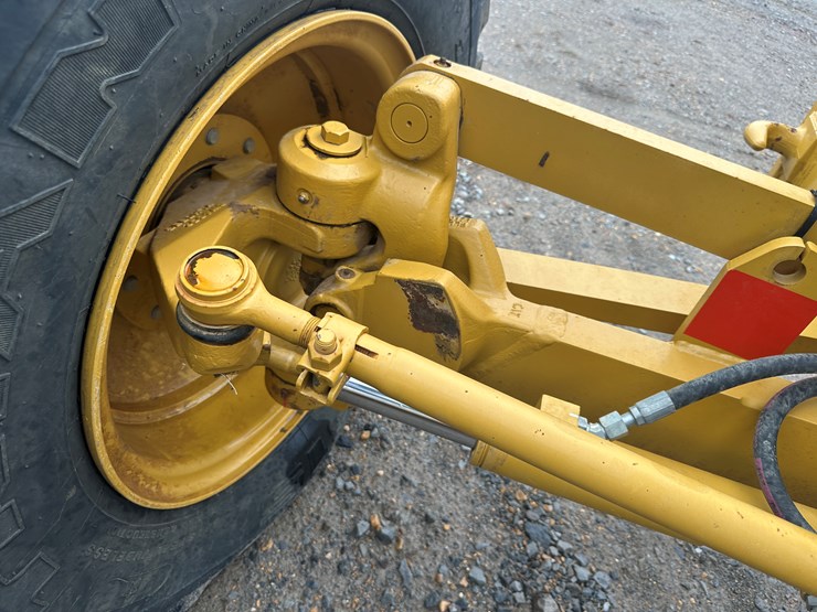 2022-caterpillar-140gc-image-16