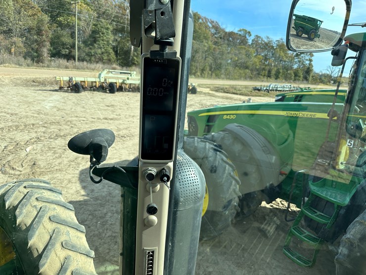 2010-john-deere-8285r-image-62