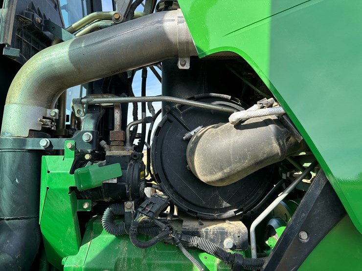 2010-john-deere-8285r-image-52