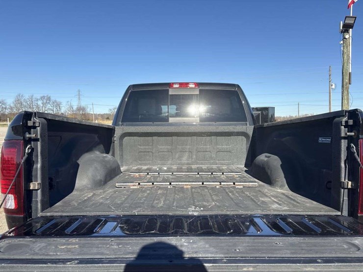 2015-ram-2500-laramie-image-16