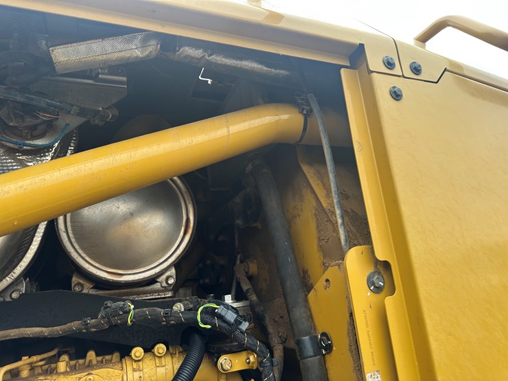 2022-caterpillar-140gc-image-81