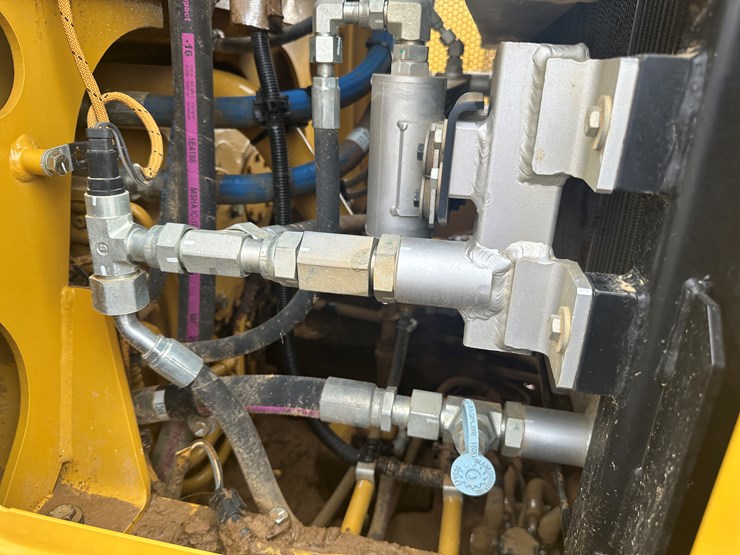 2022-caterpillar-140gc-image-73