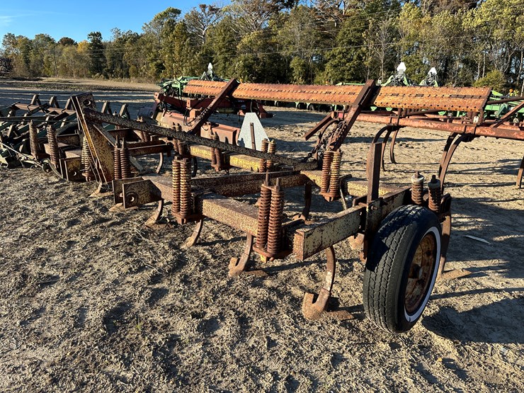 #33753-•-chisel-plow-image-1