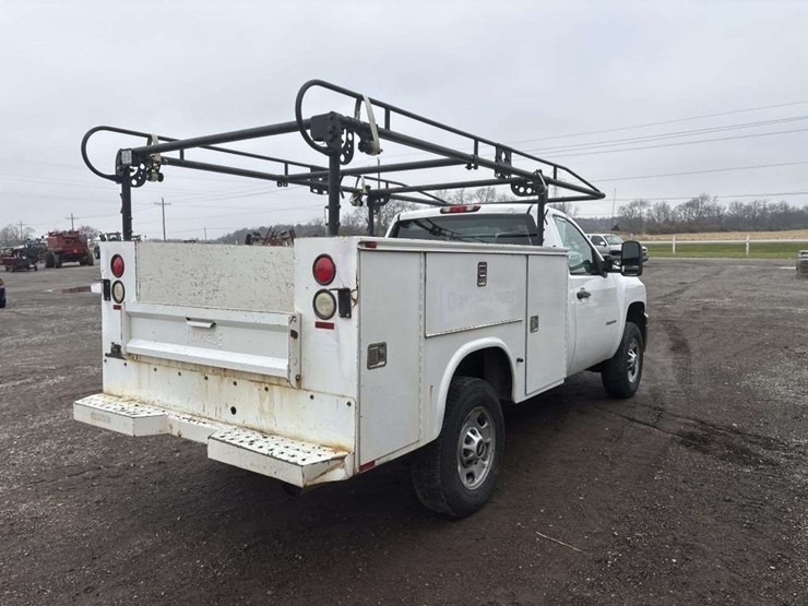 2014-chevrolet-2500-image-5