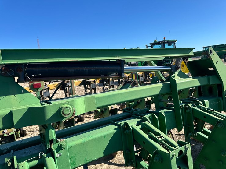 #33728-•-16-row-30"-cultivator-image-19