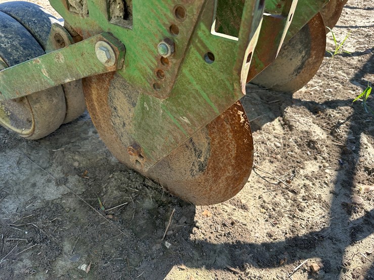 john-deere-16-image-30