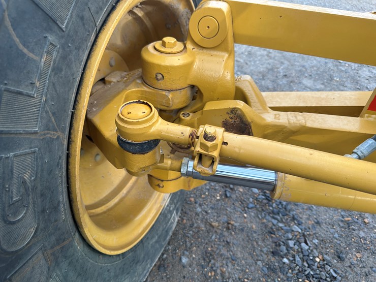 2022-caterpillar-140gc-image-16