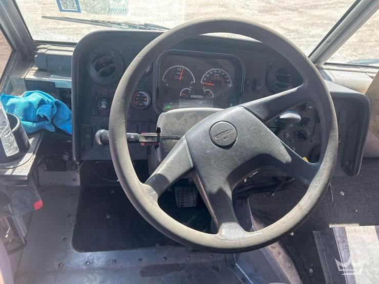 2017-freightliner-mt55-image-11