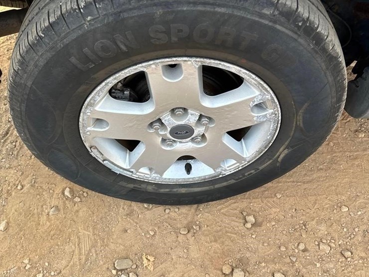 2005-ford-escape-xlt-image-11