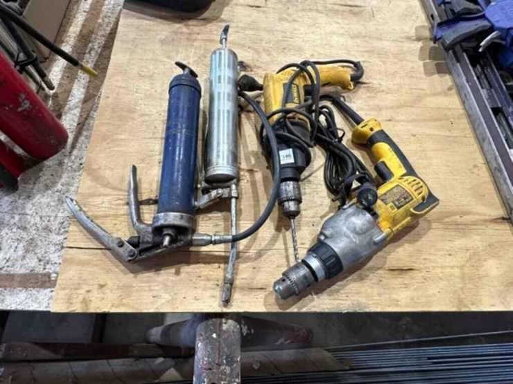 2-dewalt-electric-drills-&-2-grease-guns-image-1
