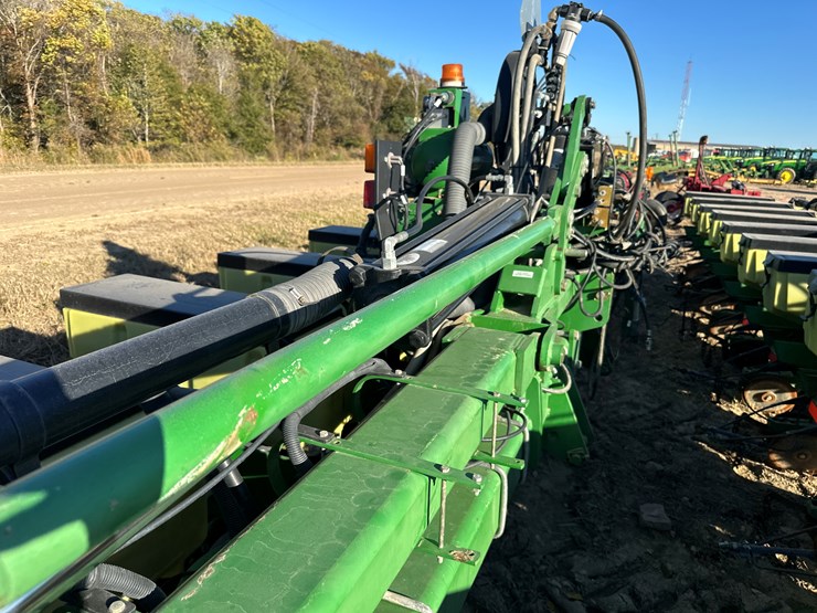 john-deere-1720-image-39