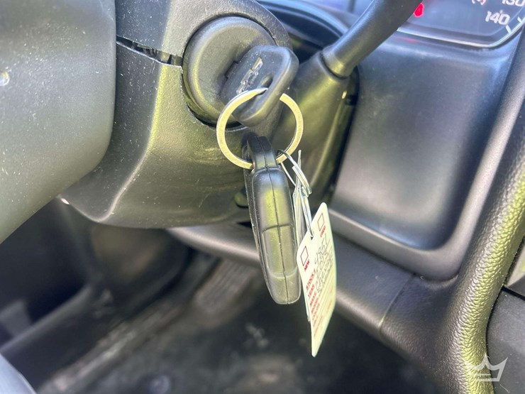 2015-chevrolet-silverado-1500-crew-cab-pickup-truck-image-23