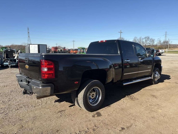 2013-chevrolet-3500hd-image-5