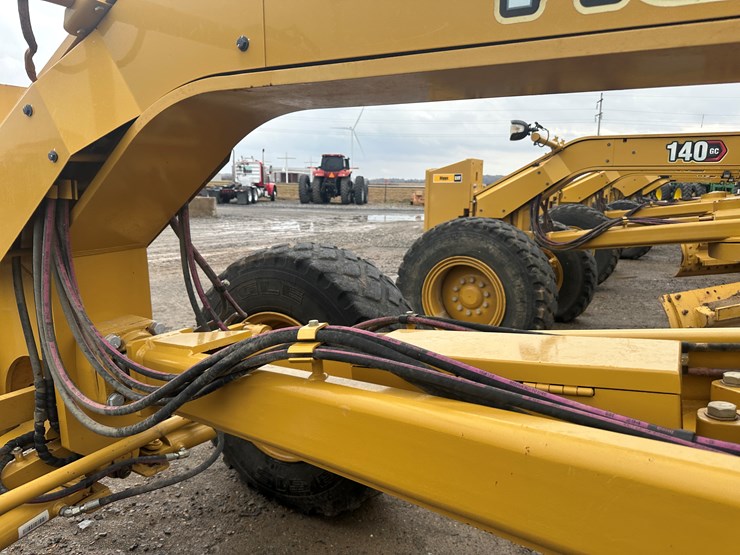2022-caterpillar-140gc-image-37