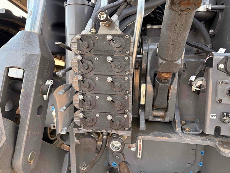 2020-agco-mt875e-large-frame-row-crop-track-tractor-image-17