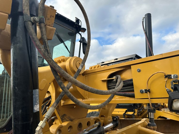 2022-caterpillar-140gc-image-47