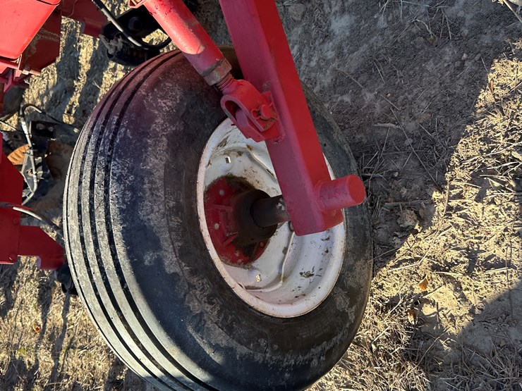 #33740-•-~20'-row-crop-cultivator-image-10