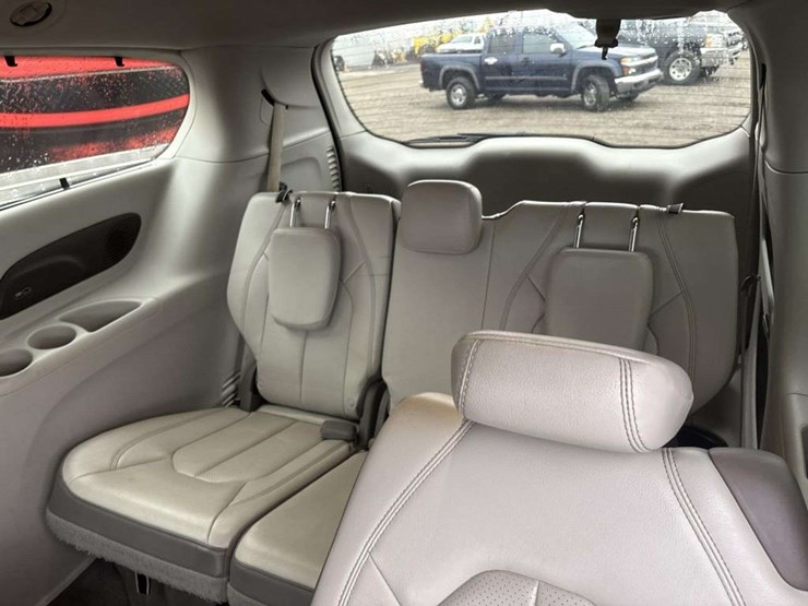 2017-chrysler-pacifica-image-15