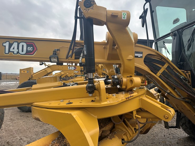 2022-caterpillar-140gc-image-28