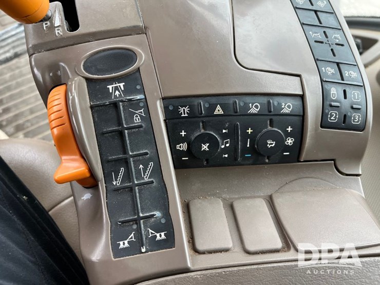 2017-john-deere-f4365-image-60