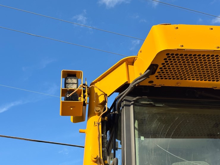 2019-caterpillar-d8t-image-51