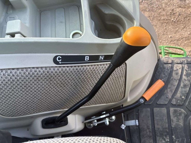 john-deere-4052r-image-18