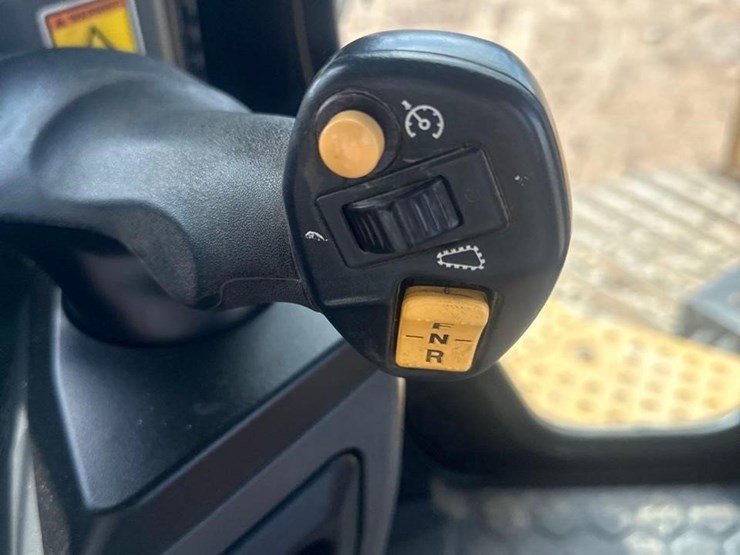 2021-caterpillar-d5-image-40