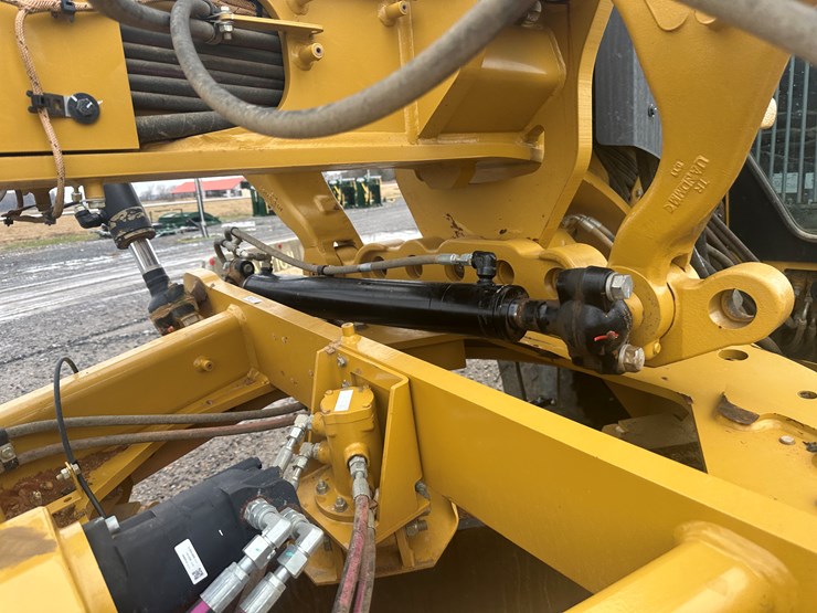 2022-caterpillar-140gc-awd-image-37