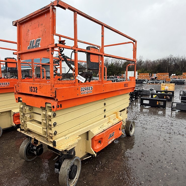 2015 JLG 3246ES