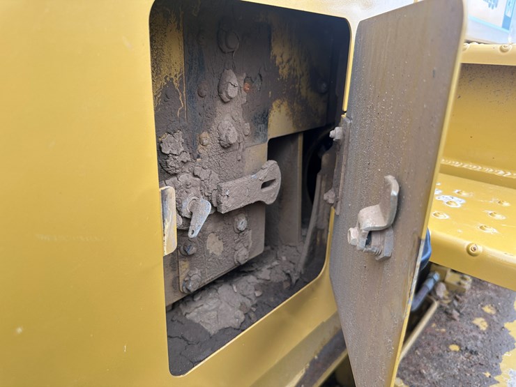 2022-caterpillar-140gc-image-70