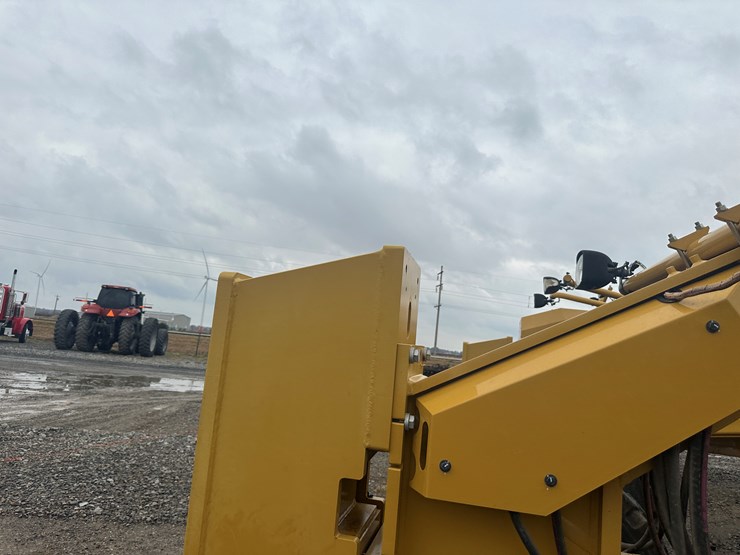 2022-caterpillar-140gc-image-46