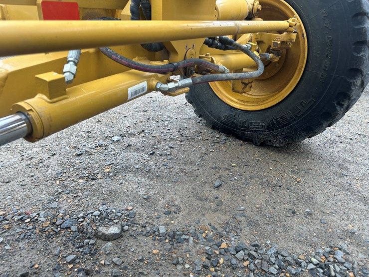 2022-caterpillar-140gc-image-17