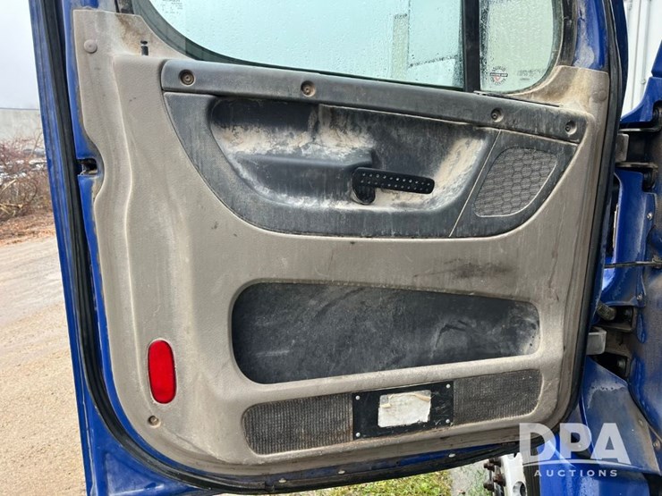 2013-freightliner-truck-(jn3436,-unit-4076)-image-43