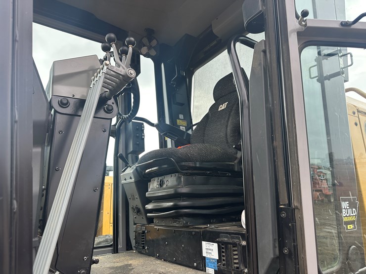 2022-caterpillar-140gc-image-84