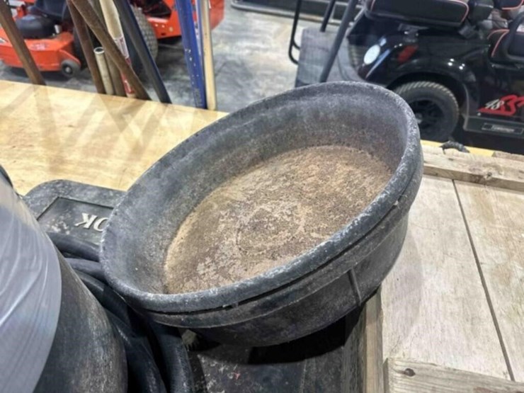 ammo-box,-rubber-bowls,-fuel-hose/handle-image-3