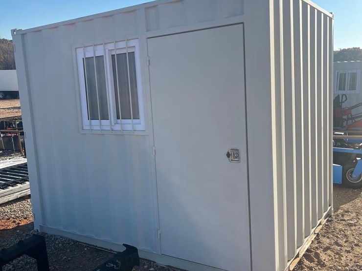 future-7.5-ft-container-image-2