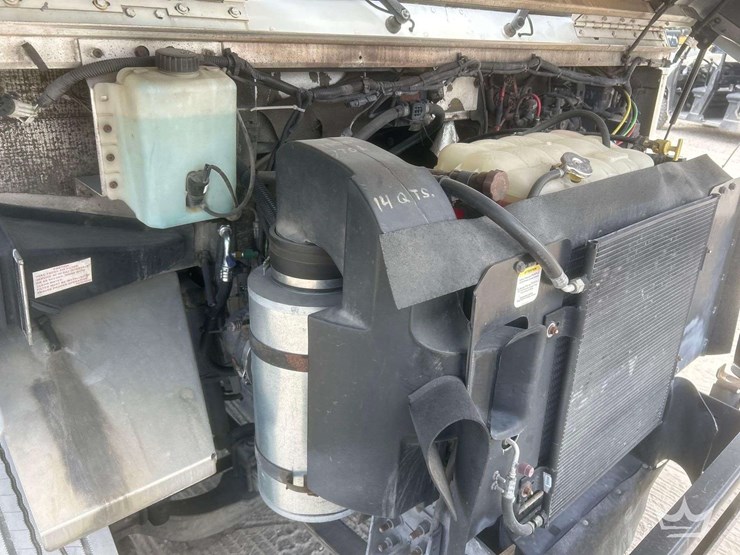 2014-freightliner-mt55-image-35