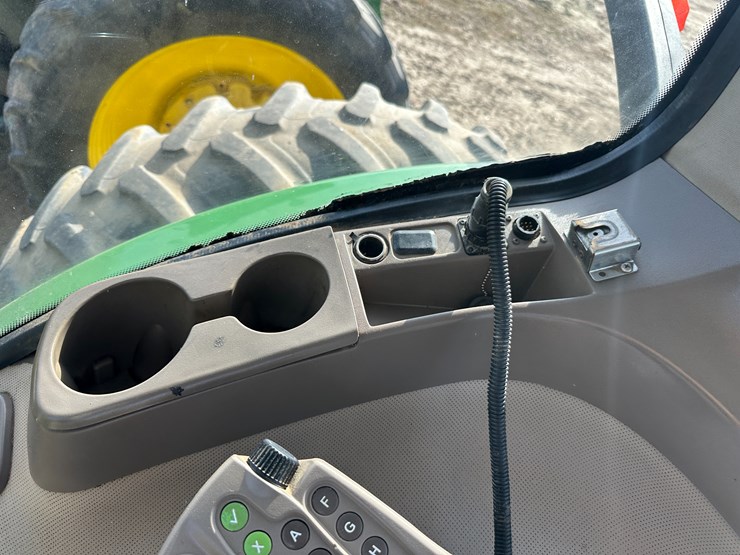 2010-john-deere-8285r-image-65