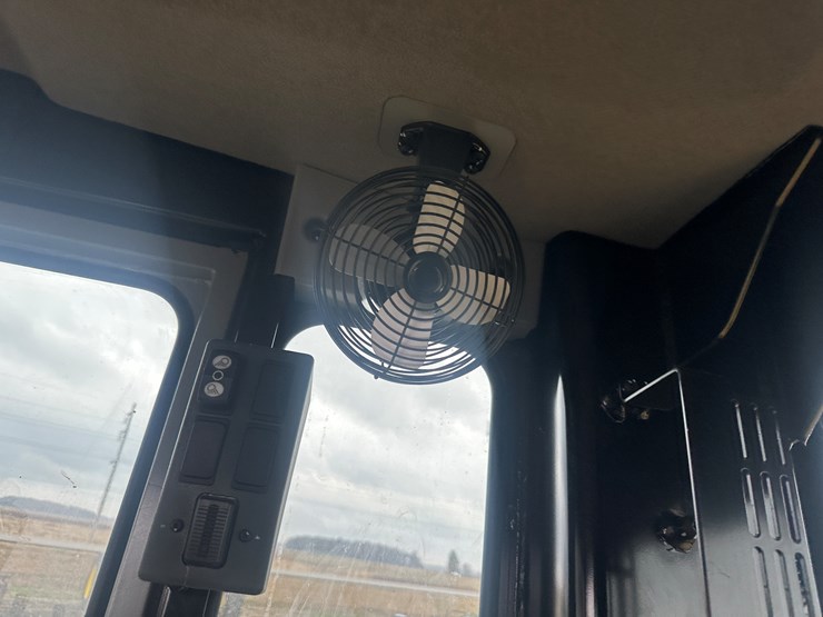 2022-caterpillar-140gc-awd-image-110