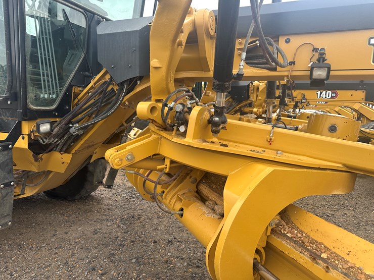 2022-caterpillar-140gc-awd-image-53