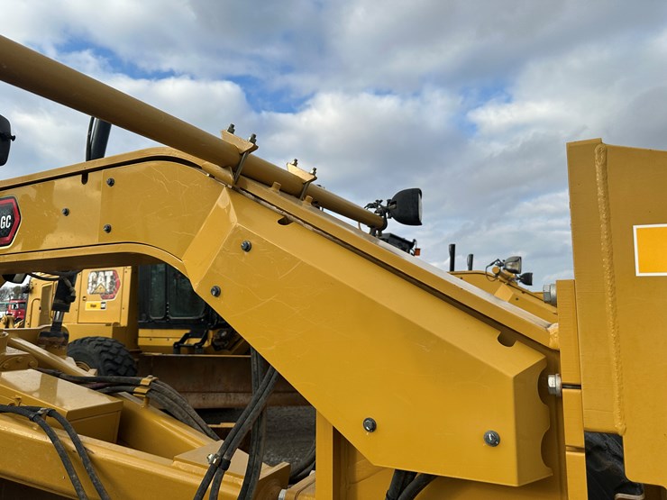 2022-caterpillar-140gc-image-40