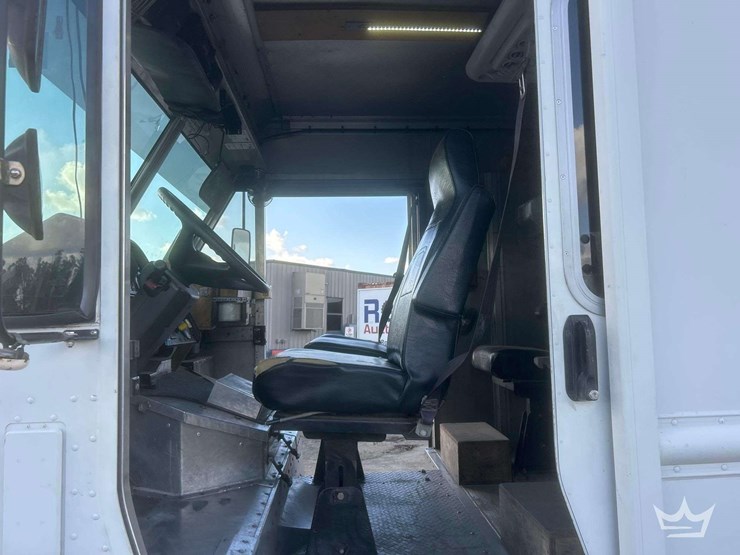 2017-freightliner-mt55-image-8